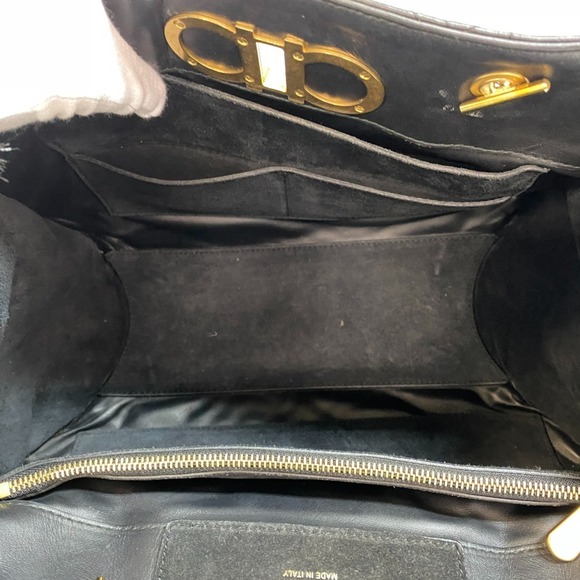 Salvatore Ferragamo quilted chain handbag, Gancini black, for women - Picture 9 of 15